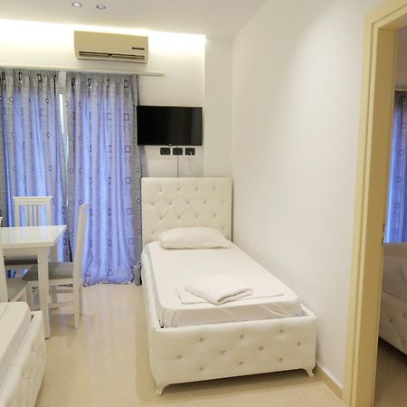 Hotel Dior Sarande Bagian luar foto