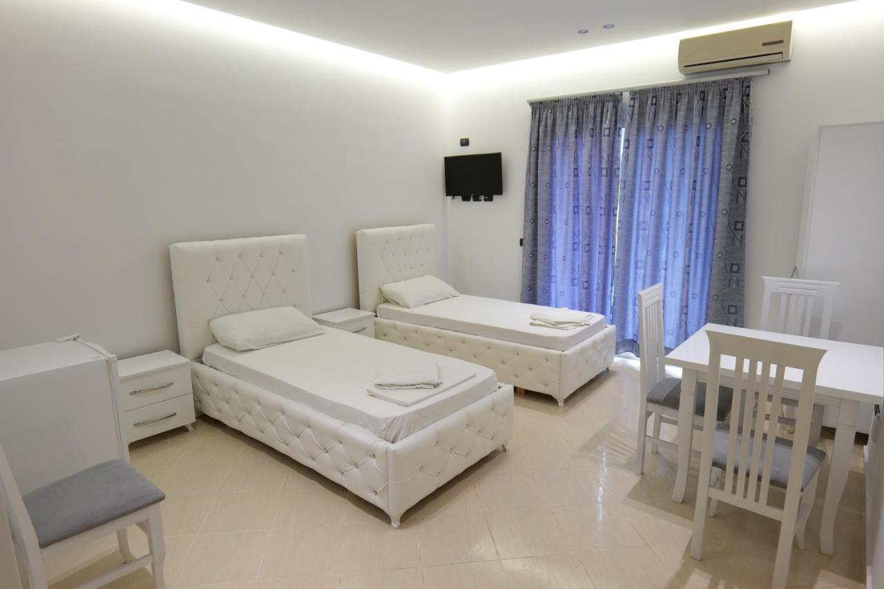 Hotel Dior Sarande Bagian luar foto