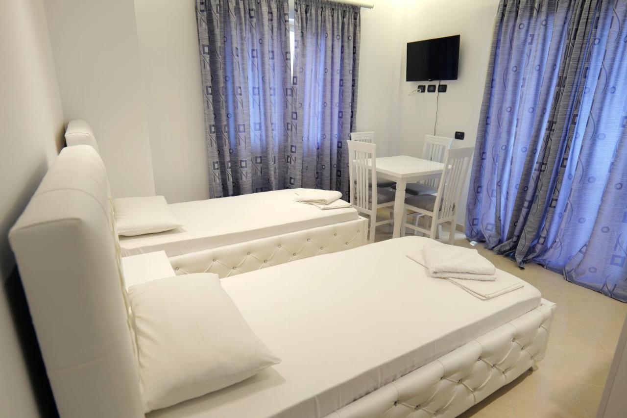 Hotel Dior Sarande Bagian luar foto