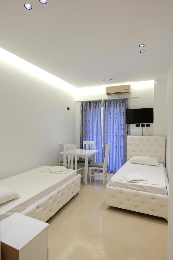 Hotel Dior Sarande Bagian luar foto