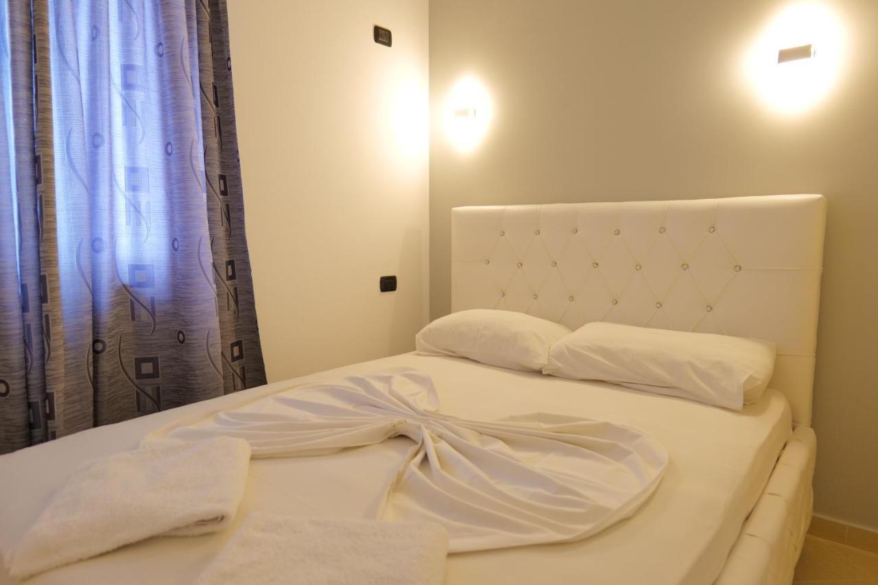Hotel Dior Sarande Bagian luar foto
