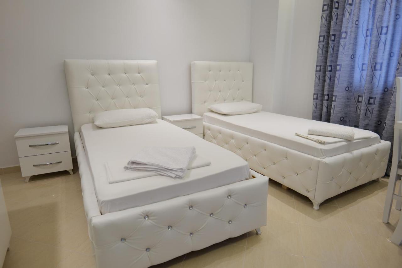 Hotel Dior Sarande Bagian luar foto