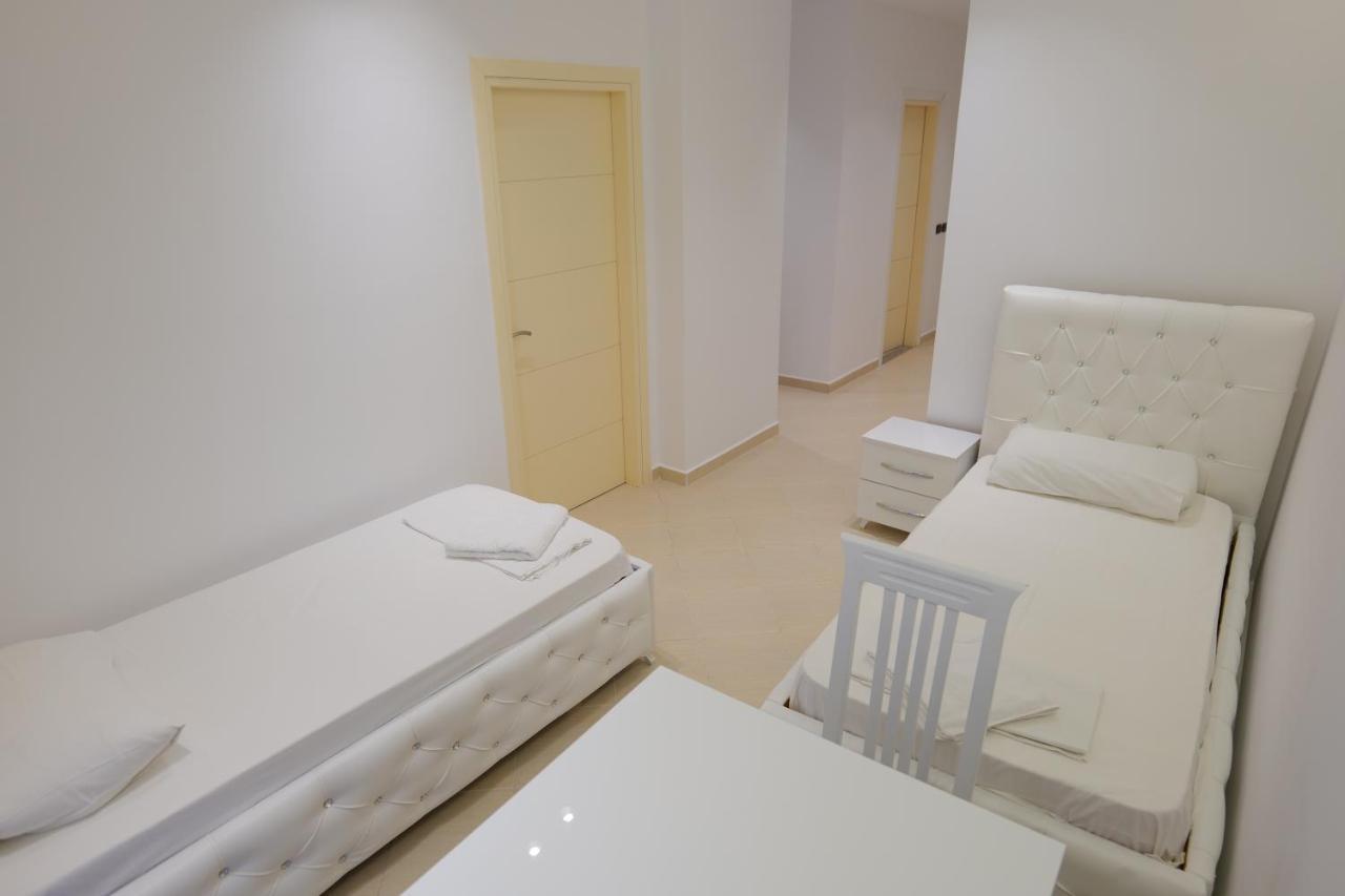 Hotel Dior Sarande Bagian luar foto