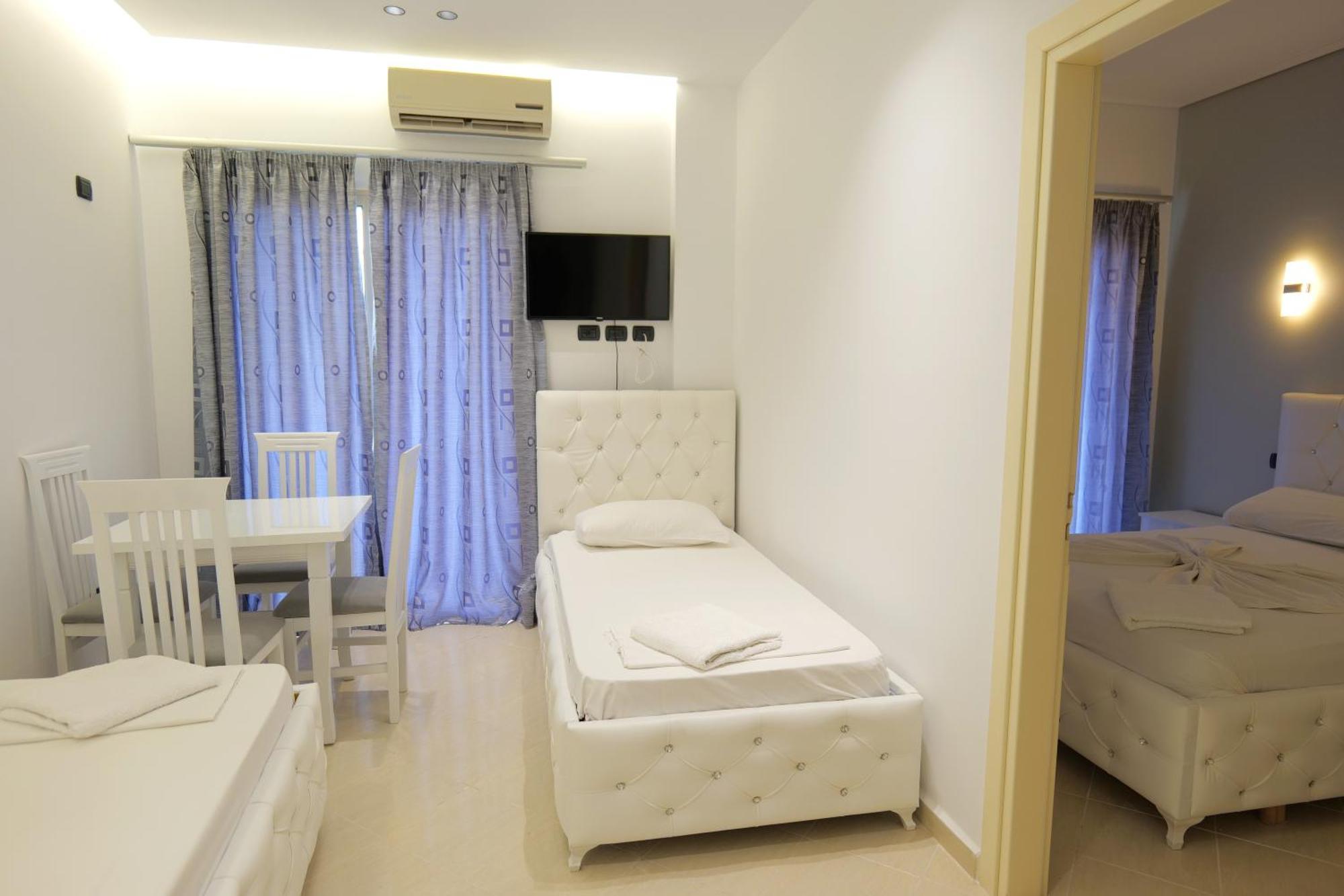 Hotel Dior Sarande Bagian luar foto