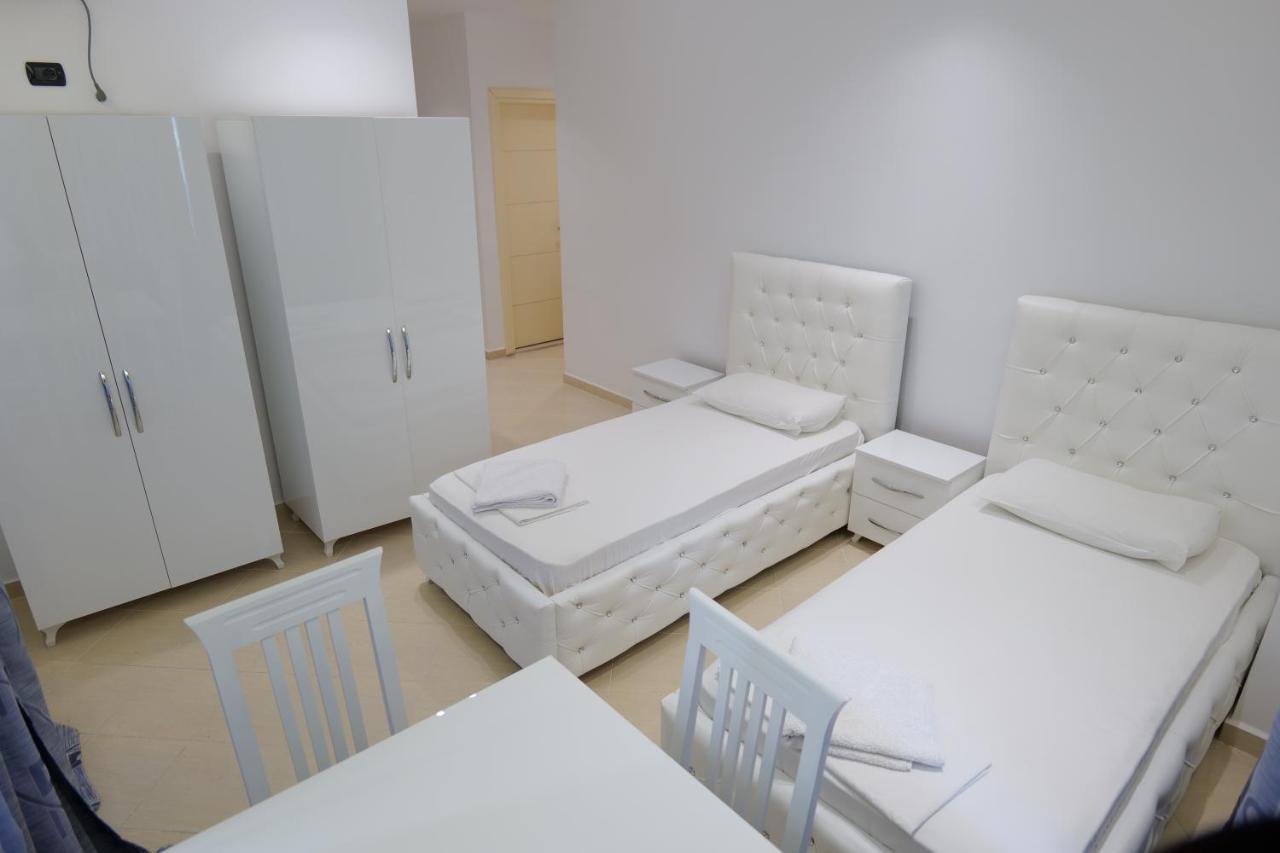 Hotel Dior Sarande Bagian luar foto