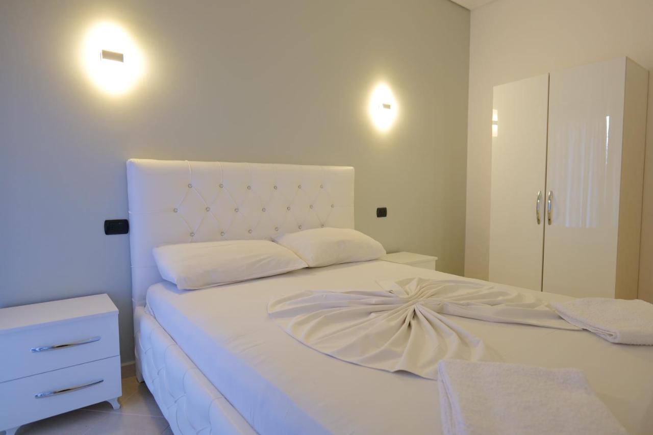 Hotel Dior Sarande Bagian luar foto