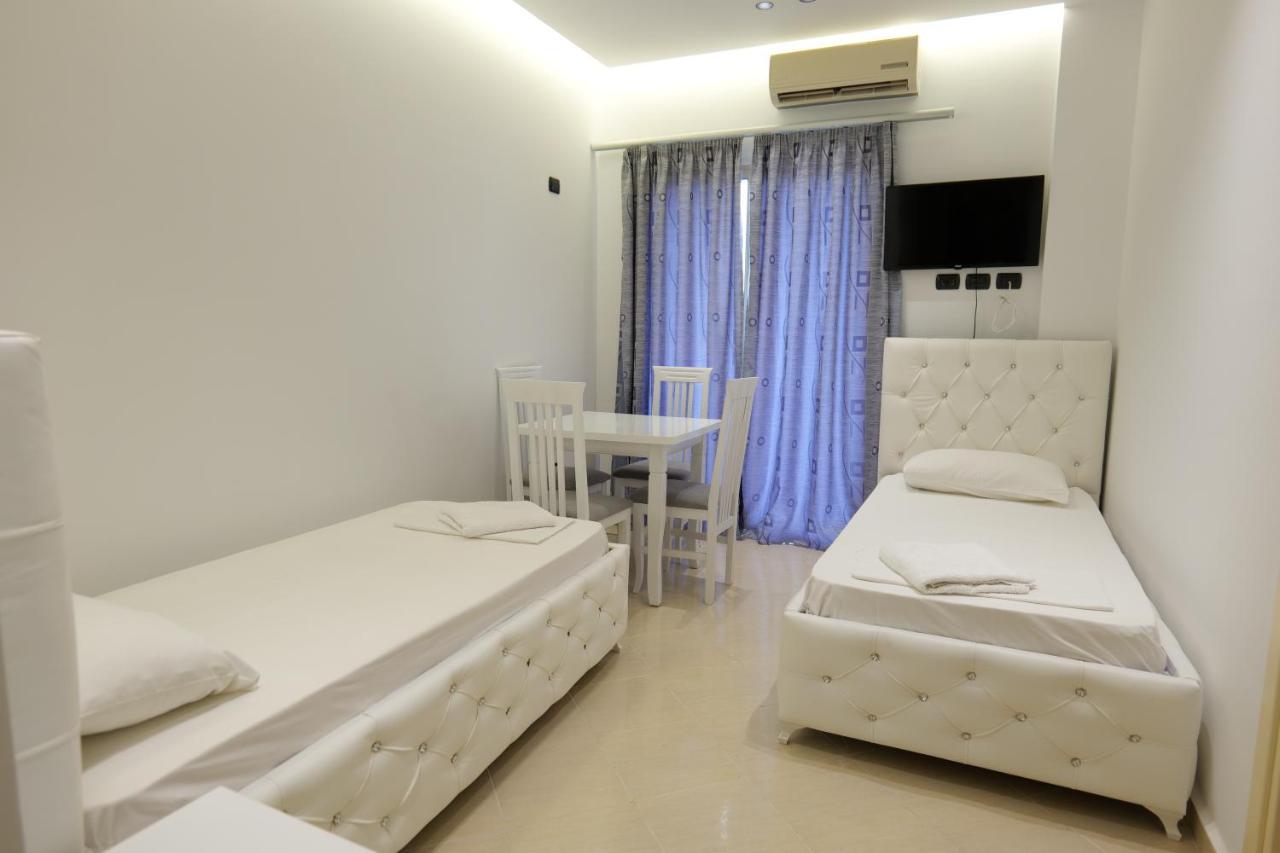 Hotel Dior Sarande Bagian luar foto